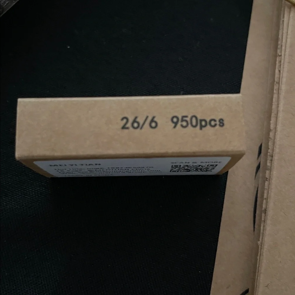 Gold Staple Box, 950 staples NWT Perfect for event programs.